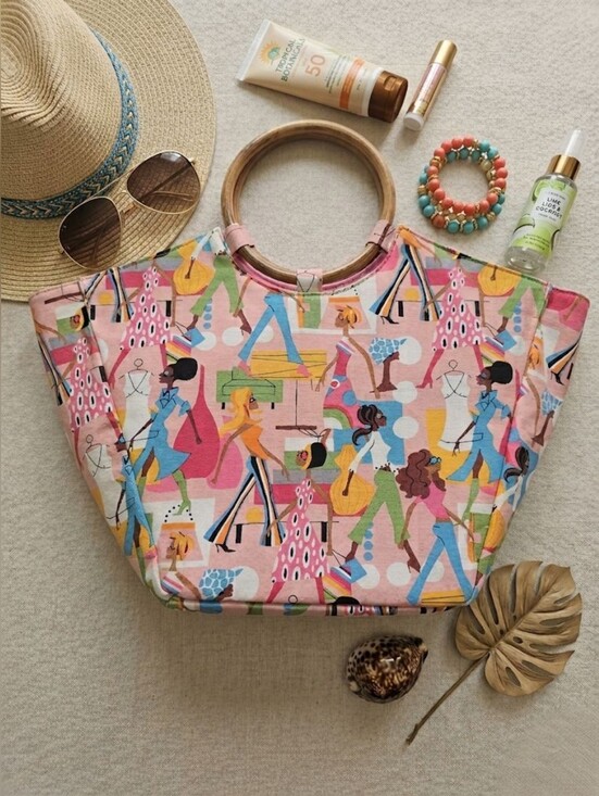 Neiman Marcus Handbags - EUC Neiman Marcus Vibrant "Fashion Diva" Novelty Print Bag With Wooden Handles